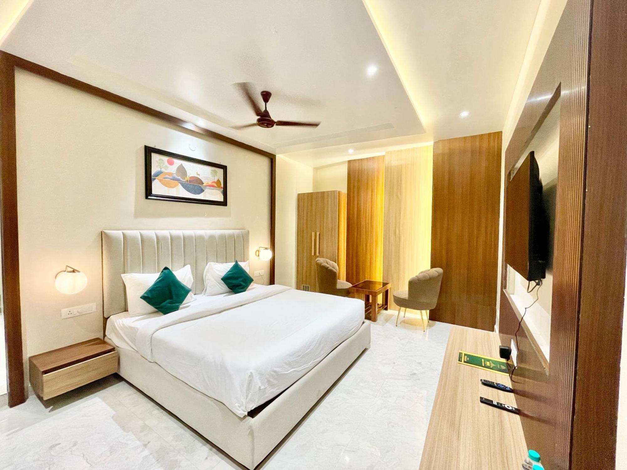 Hotel Vedangam Inn ! Varanasi - Foreigner'S Choice ! Fully Air-Conditioned Hotel With Parking Availability, Near Kashi Vishwanath Temple, And Ganga Ghat Exteriör bild