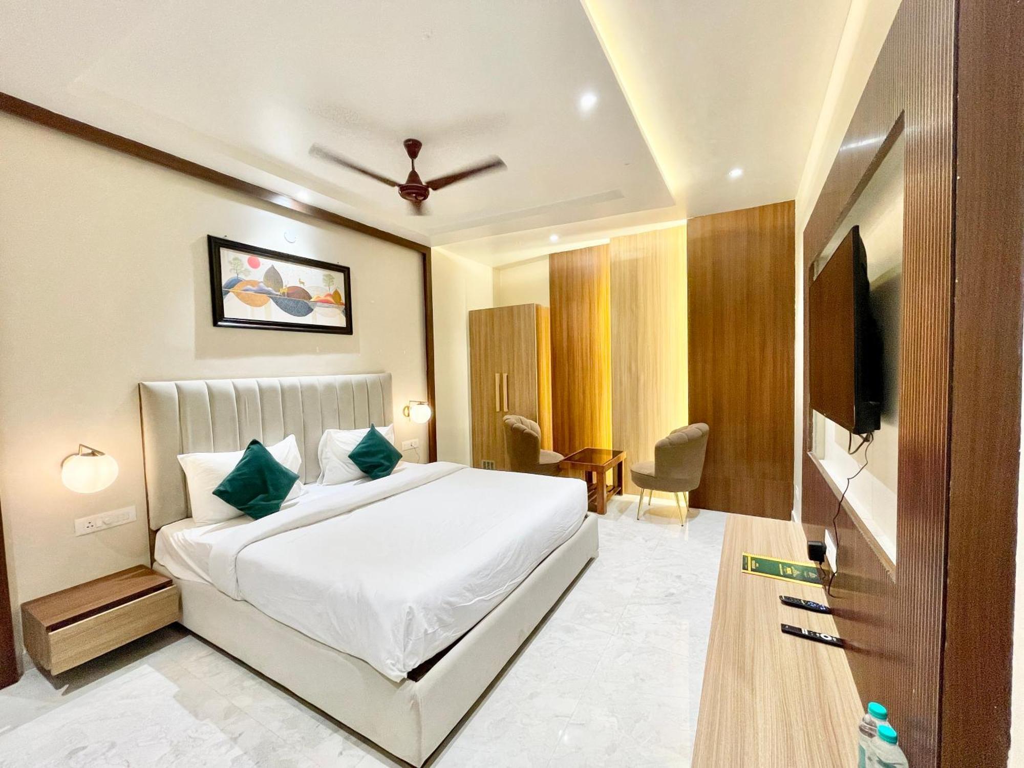 Hotel Vedangam Inn ! Varanasi - Foreigner'S Choice ! Fully Air-Conditioned Hotel With Parking Availability, Near Kashi Vishwanath Temple, And Ganga Ghat Exteriör bild