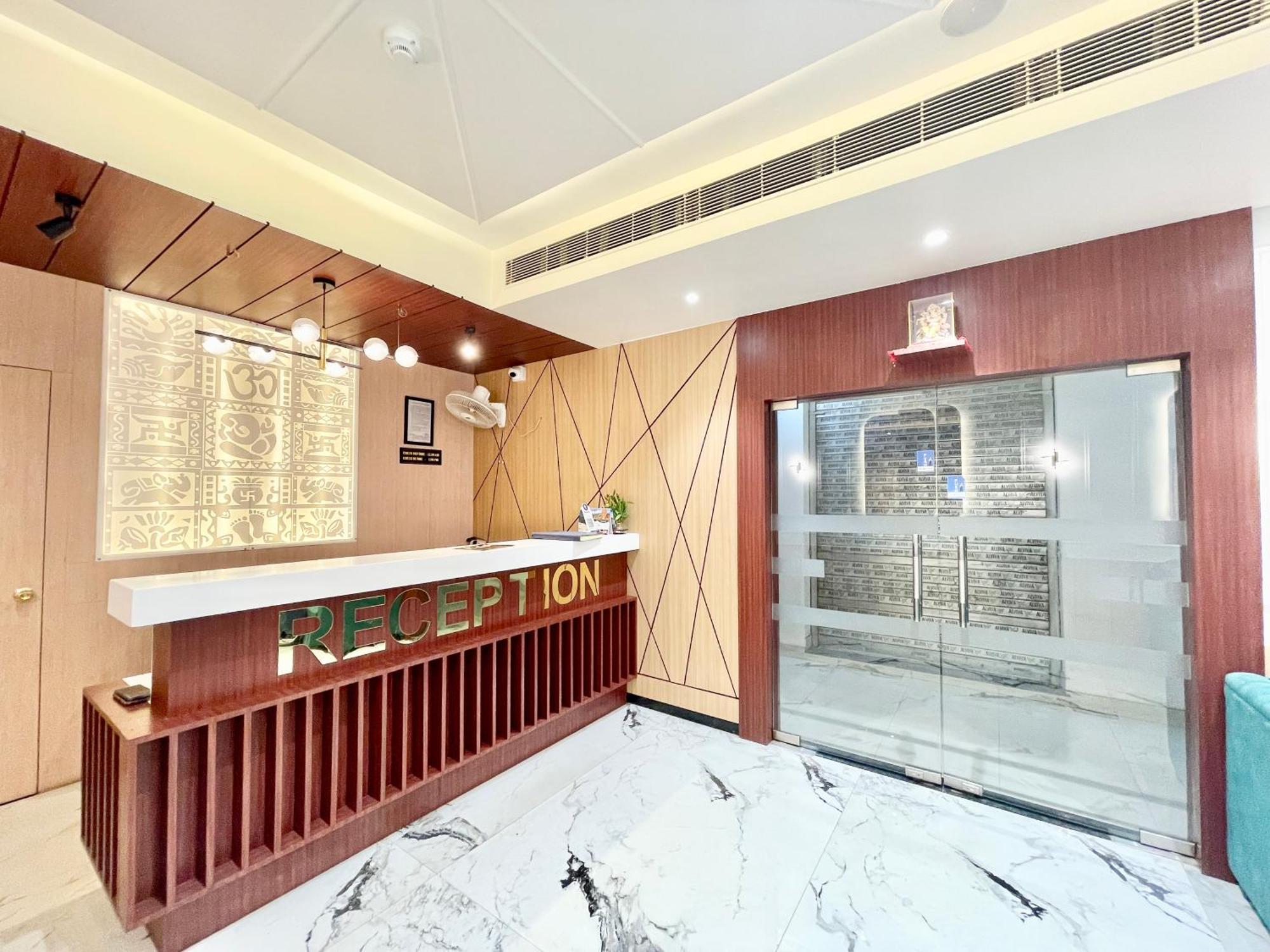 Hotel Vedangam Inn ! Varanasi - Foreigner'S Choice ! Fully Air-Conditioned Hotel With Parking Availability, Near Kashi Vishwanath Temple, And Ganga Ghat Exteriör bild
