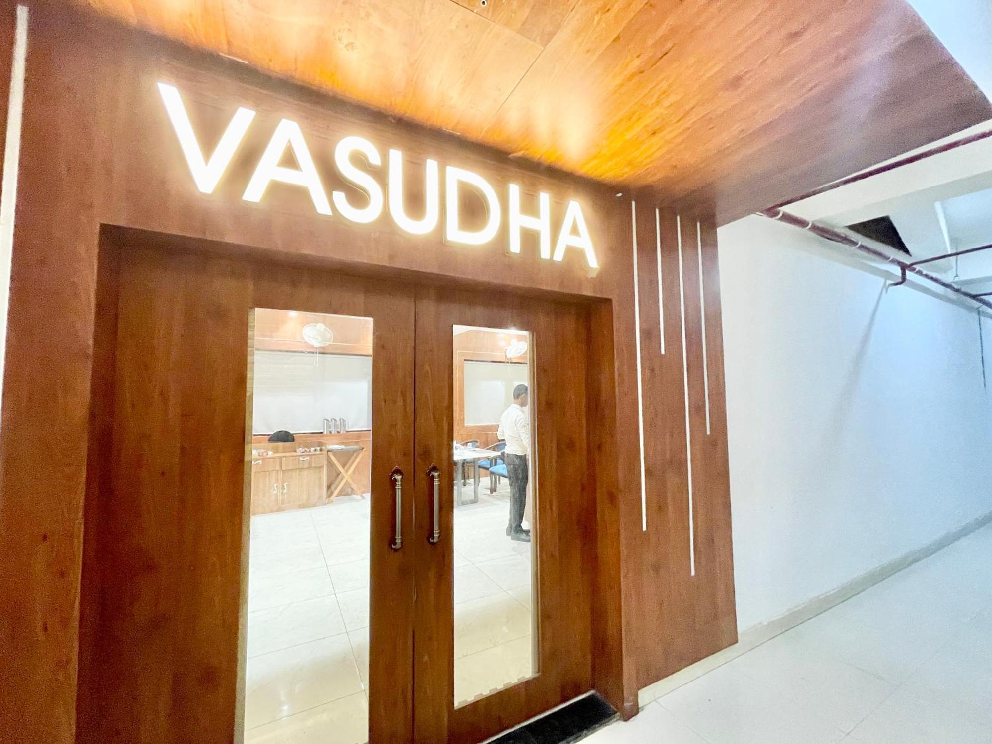 Hotel Vedangam Inn ! Varanasi - Foreigner'S Choice ! Fully Air-Conditioned Hotel With Parking Availability, Near Kashi Vishwanath Temple, And Ganga Ghat Exteriör bild